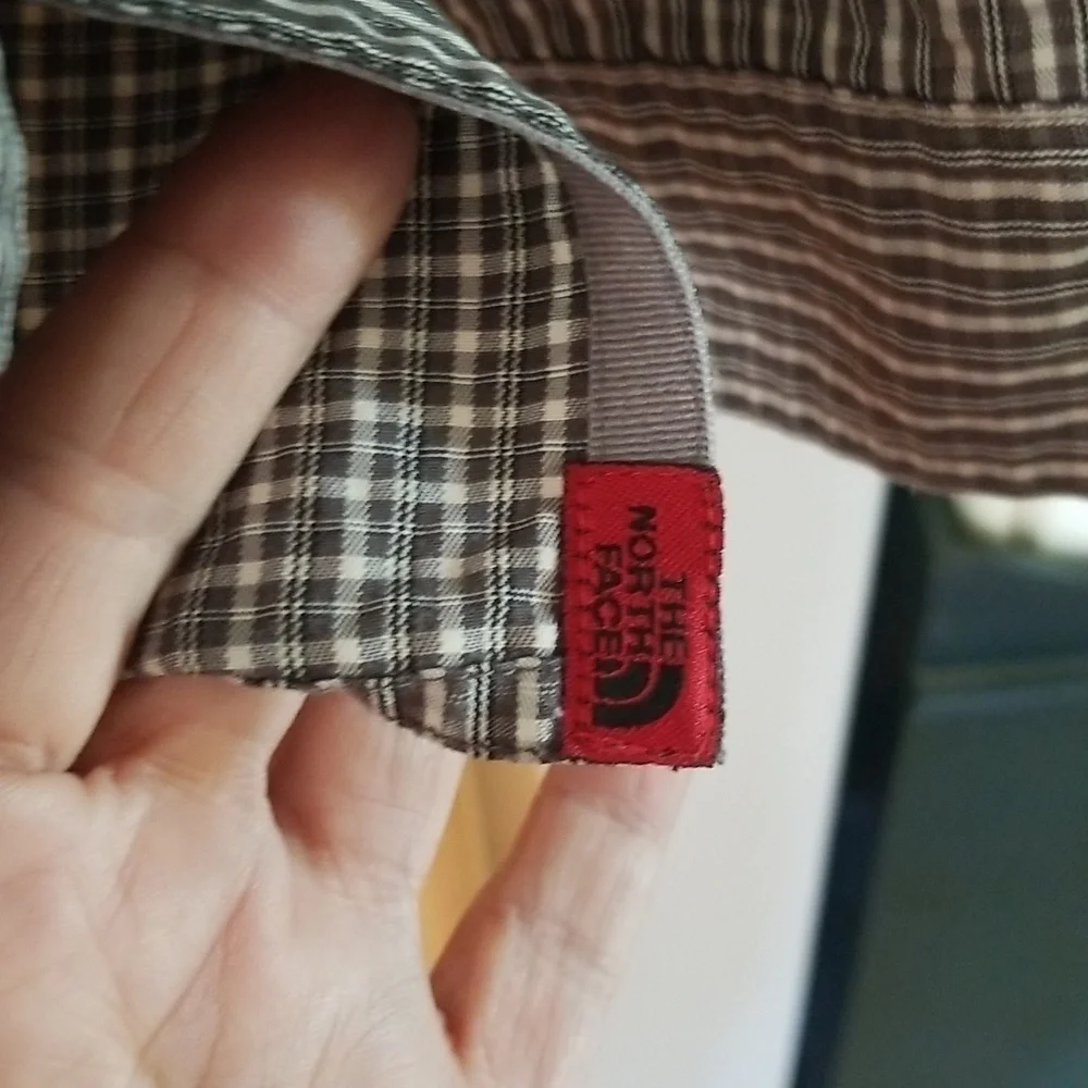 NORTHFACE Button Down Roll Tab Sleeve Mens Shirt Size Medium